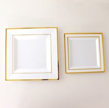 Disposable plastic dinner plates with gold rim